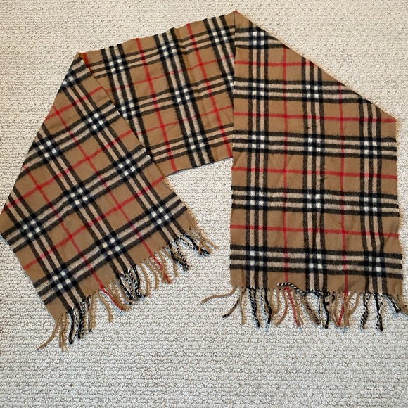 Burberry Classic Scarf - Picture 3 of 6